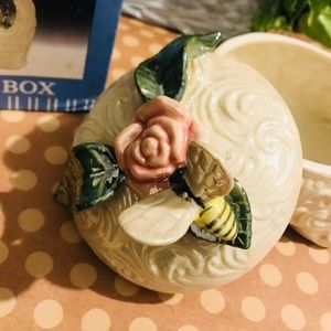 NIB Pearl Round Porcelain Jewelry Box